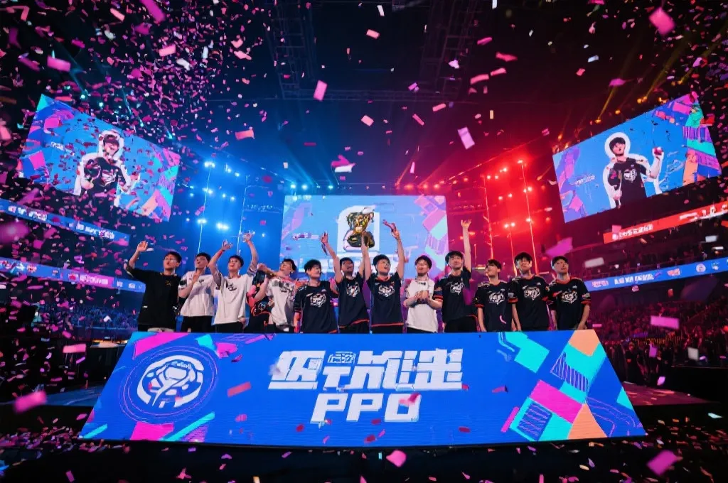 中国电竞战队胜利庆祝